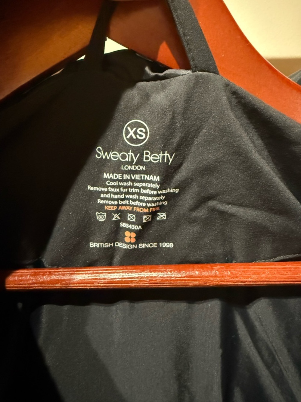 Sweaty Betty Black Belted Ski Jacket and Pants set - Picture 11 of 12